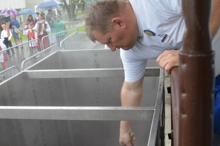 Bicie rekordu w gotowaniu zupy wiśniowej