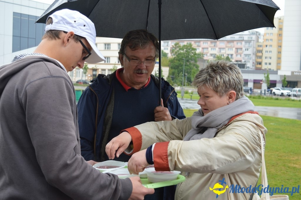 Bicie rekordu w gotowaniu zupy wiśniowej