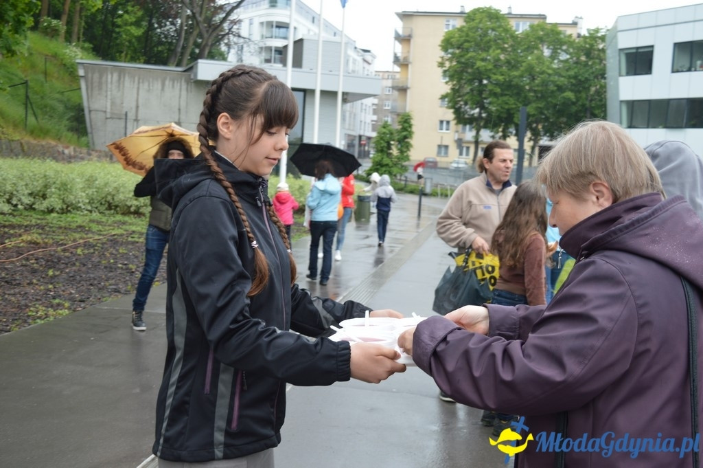 Bicie rekordu w gotowaniu zupy wiśniowej