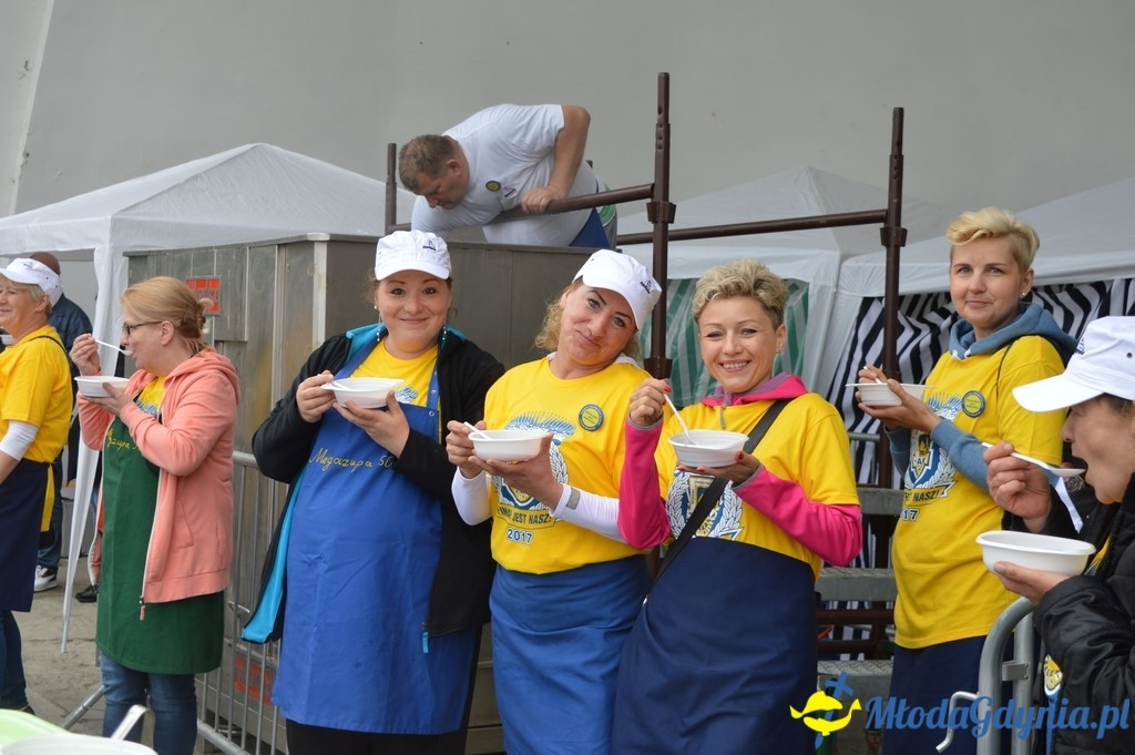 Bicie rekordu w gotowaniu zupy wiśniowej