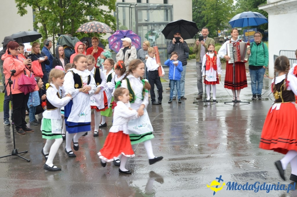 Bicie rekordu w gotowaniu zupy wiśniowej