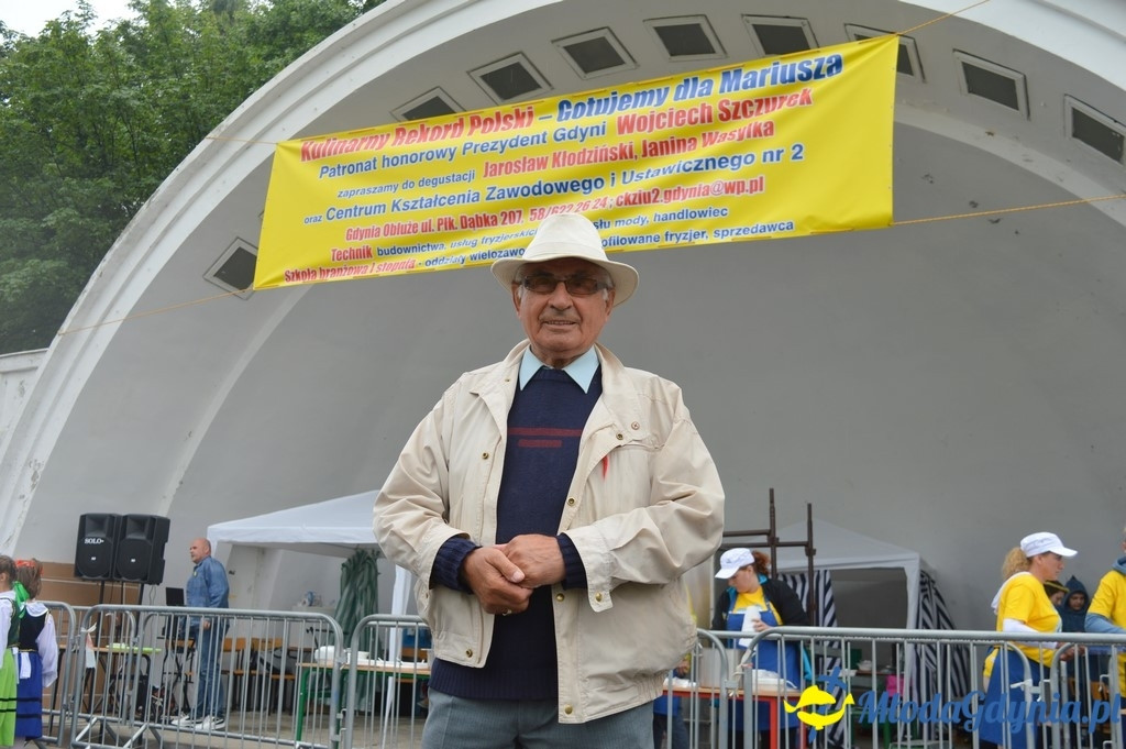 Bicie rekordu w gotowaniu zupy wiśniowej