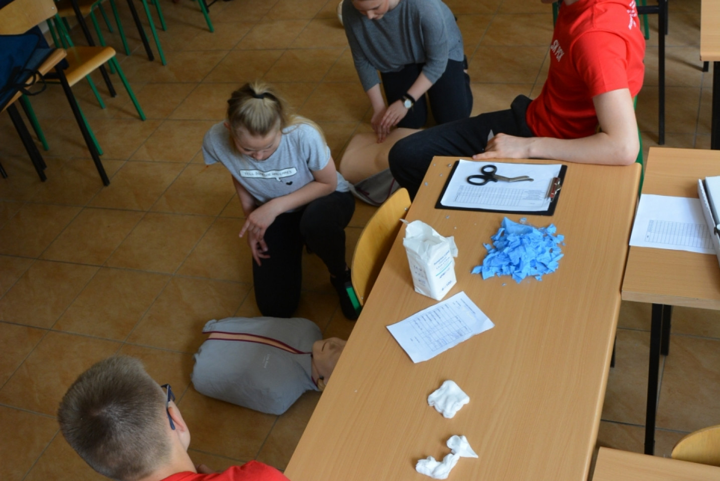 Letnie zawody PCK dla uczniów XIV LO