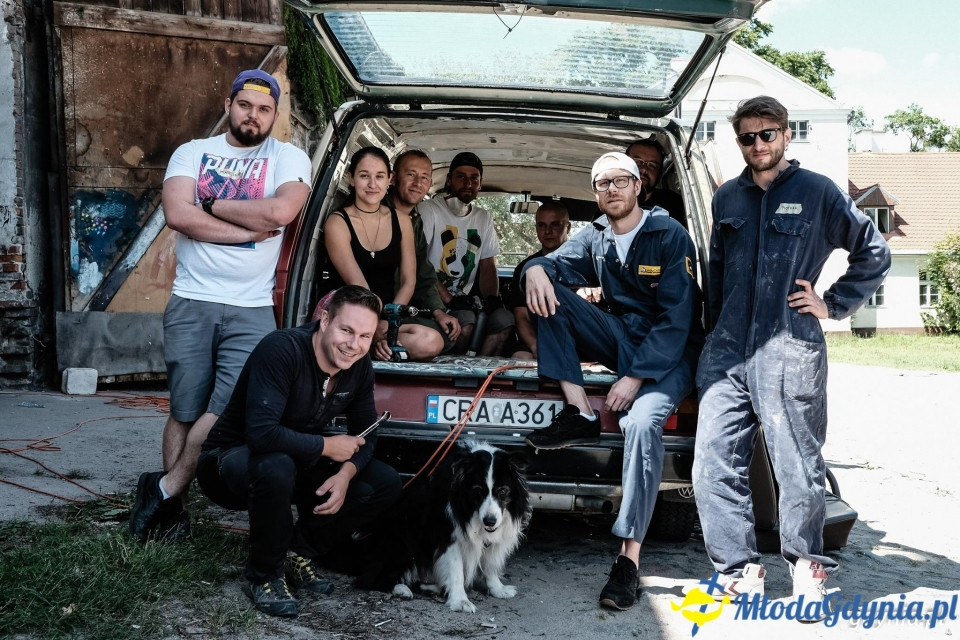 Przez weekend zmieniali auta w campery