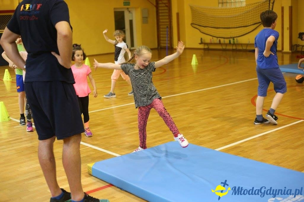 Akademia Młodych Sportowców CHYLONIA - ZAKOŃCZENIE SEZONU 2016-17