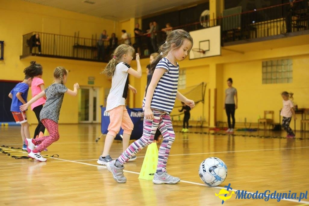 Akademia Młodych Sportowców CHYLONIA - ZAKOŃCZENIE SEZONU 2016-17