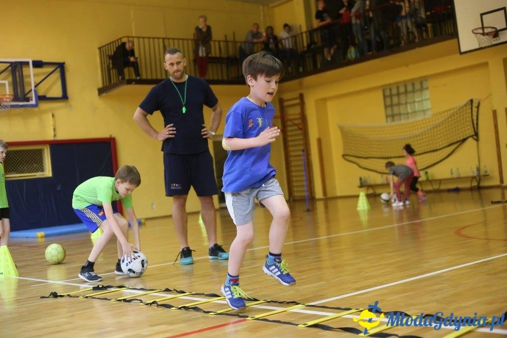 Akademia Młodych Sportowców CHYLONIA - ZAKOŃCZENIE SEZONU 2016-17