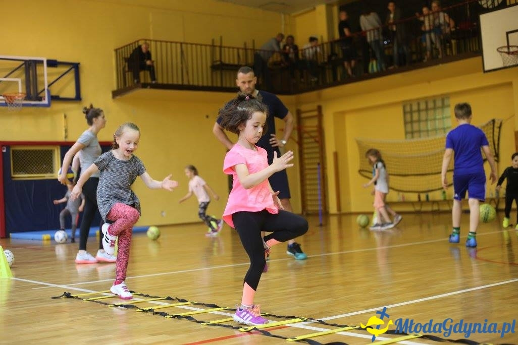 Akademia Młodych Sportowców CHYLONIA - ZAKOŃCZENIE SEZONU 2016-17