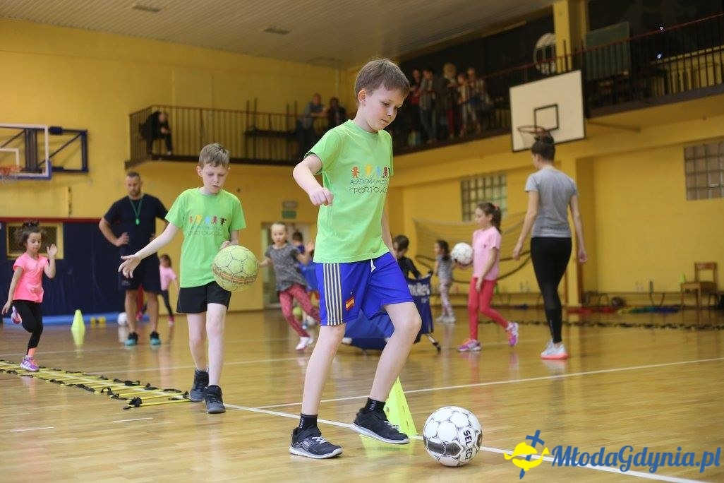 Akademia Młodych Sportowców CHYLONIA - ZAKOŃCZENIE SEZONU 2016-17