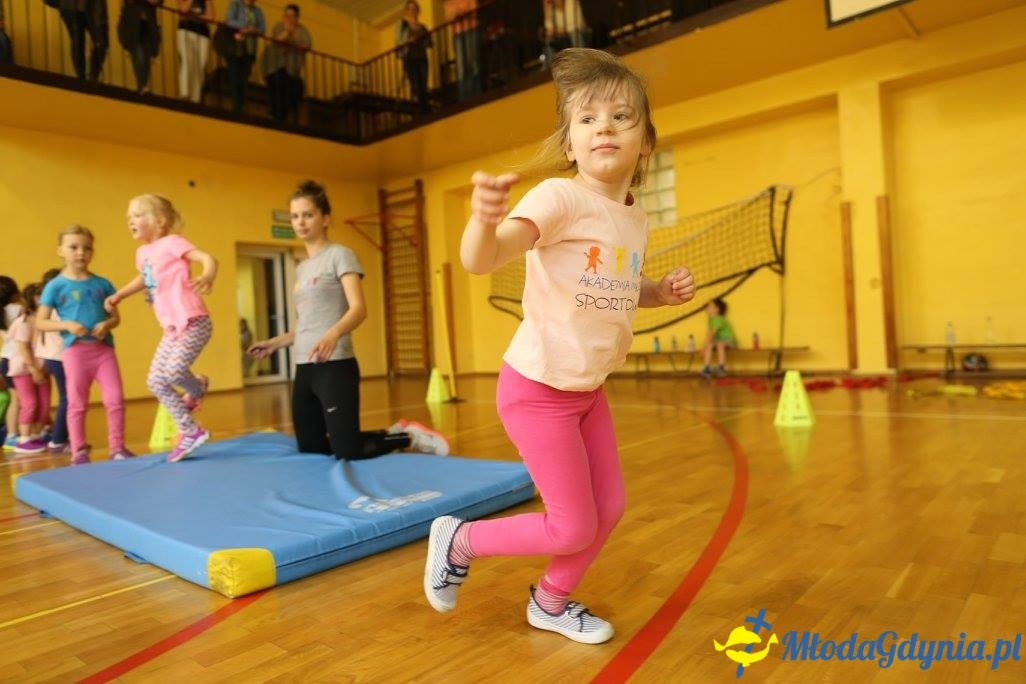 Akademia Młodych Sportowców CHYLONIA - ZAKOŃCZENIE SEZONU 2016-17