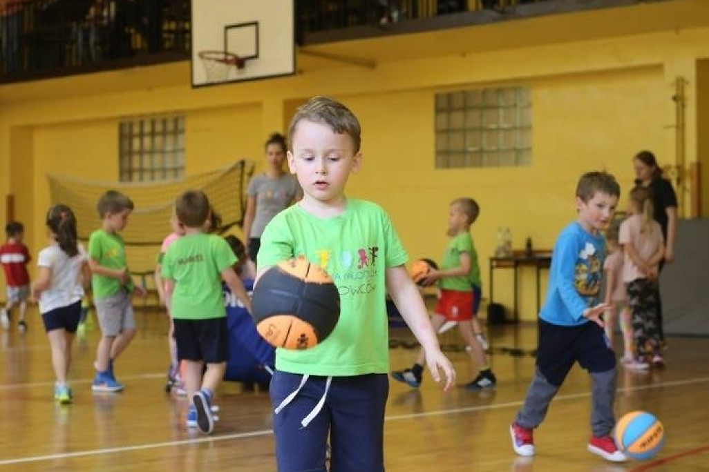 Akademia Młodych Sportowców CHYLONIA - ZAKOŃCZENIE SEZONU 2016-17