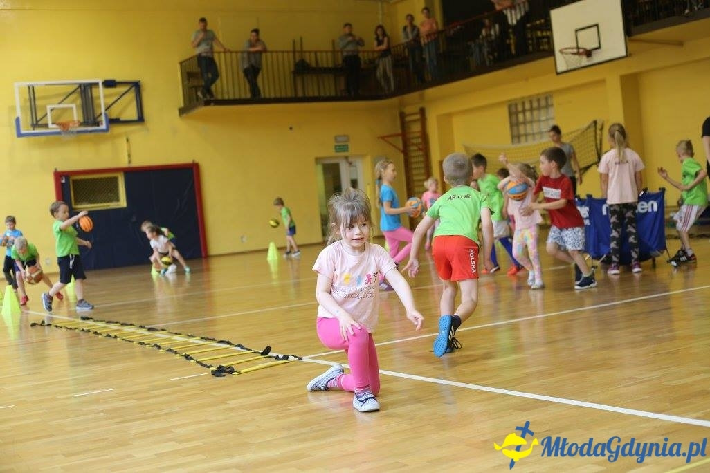 Akademia Młodych Sportowców CHYLONIA - ZAKOŃCZENIE SEZONU 2016-17