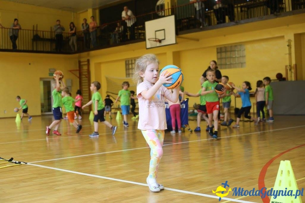 Akademia Młodych Sportowców CHYLONIA - ZAKOŃCZENIE SEZONU 2016-17