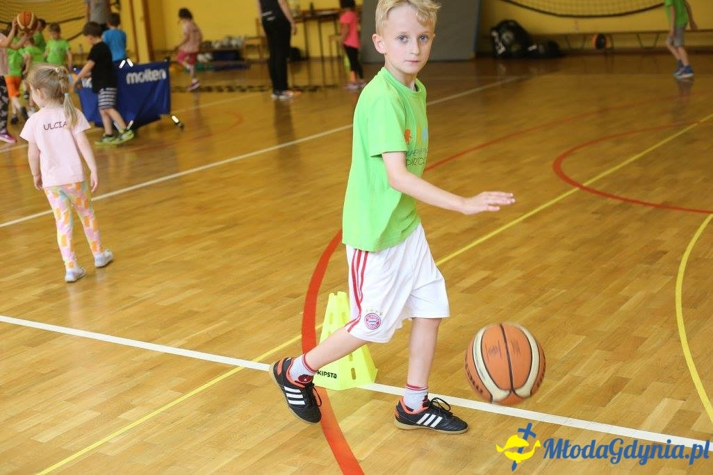 Akademia Młodych Sportowców CHYLONIA - ZAKOŃCZENIE SEZONU 2016-17