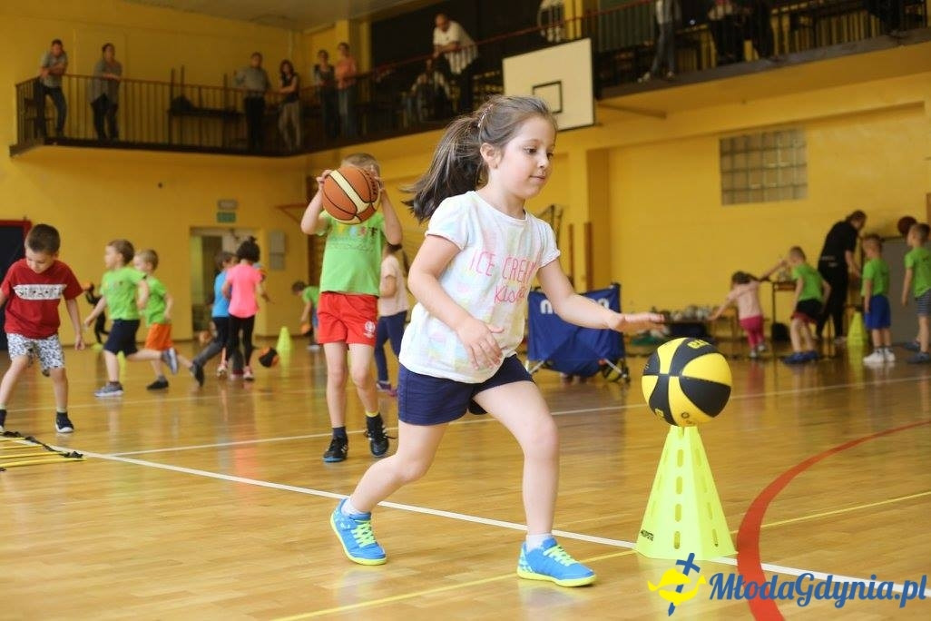 Akademia Młodych Sportowców CHYLONIA - ZAKOŃCZENIE SEZONU 2016-17