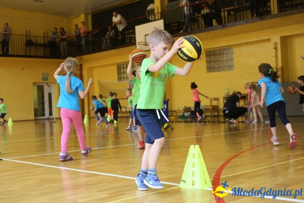 Akademia Młodych Sportowców CHYLONIA - ZAKOŃCZENIE SEZONU 2016-17