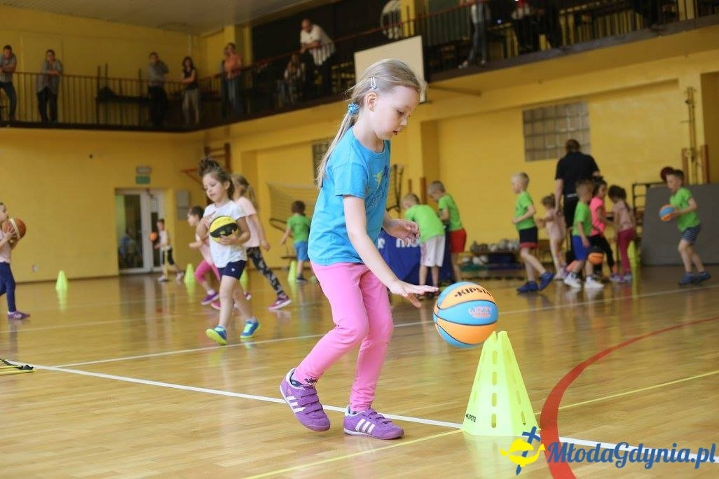 Akademia Młodych Sportowców CHYLONIA - ZAKOŃCZENIE SEZONU 2016-17