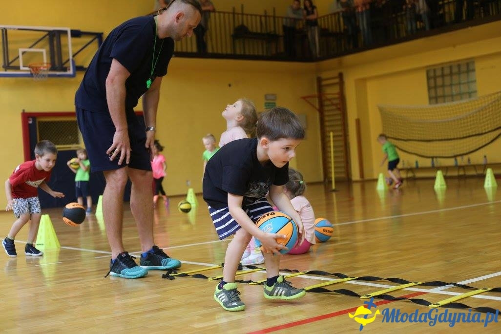 Akademia Młodych Sportowców CHYLONIA - ZAKOŃCZENIE SEZONU 2016-17