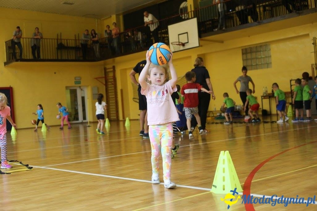 Akademia Młodych Sportowców CHYLONIA - ZAKOŃCZENIE SEZONU 2016-17