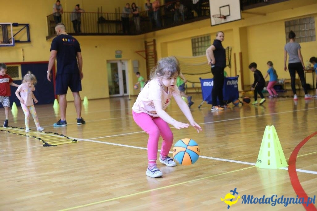 Akademia Młodych Sportowców CHYLONIA - ZAKOŃCZENIE SEZONU 2016-17