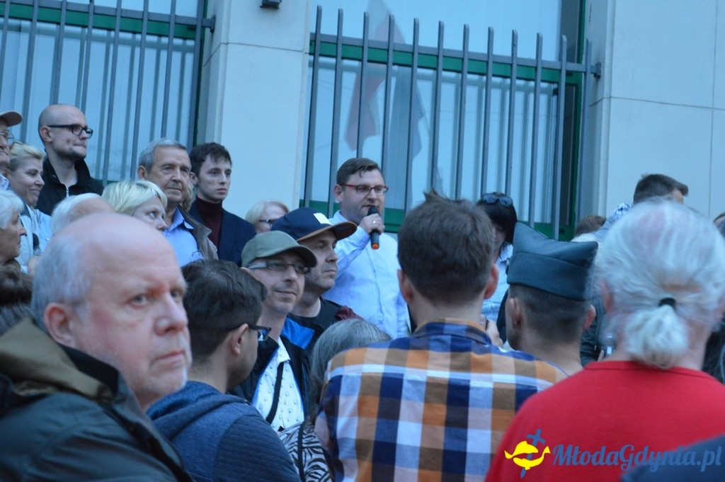 Protest przed Sądem Rejonowym w Gdyni