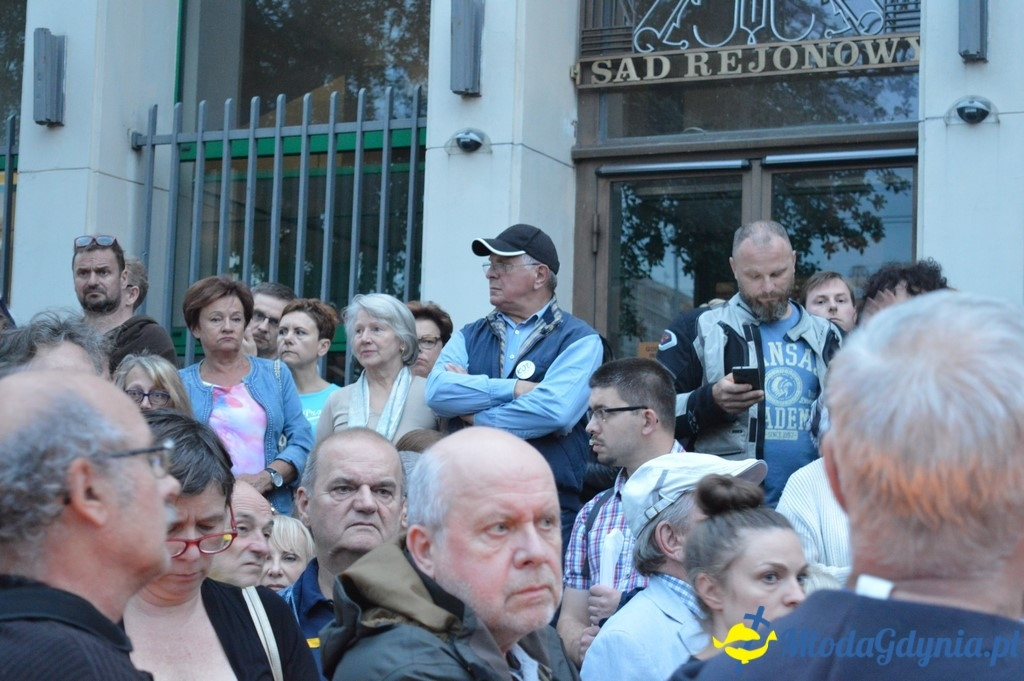 Protest przed Sądem Rejonowym w Gdyni