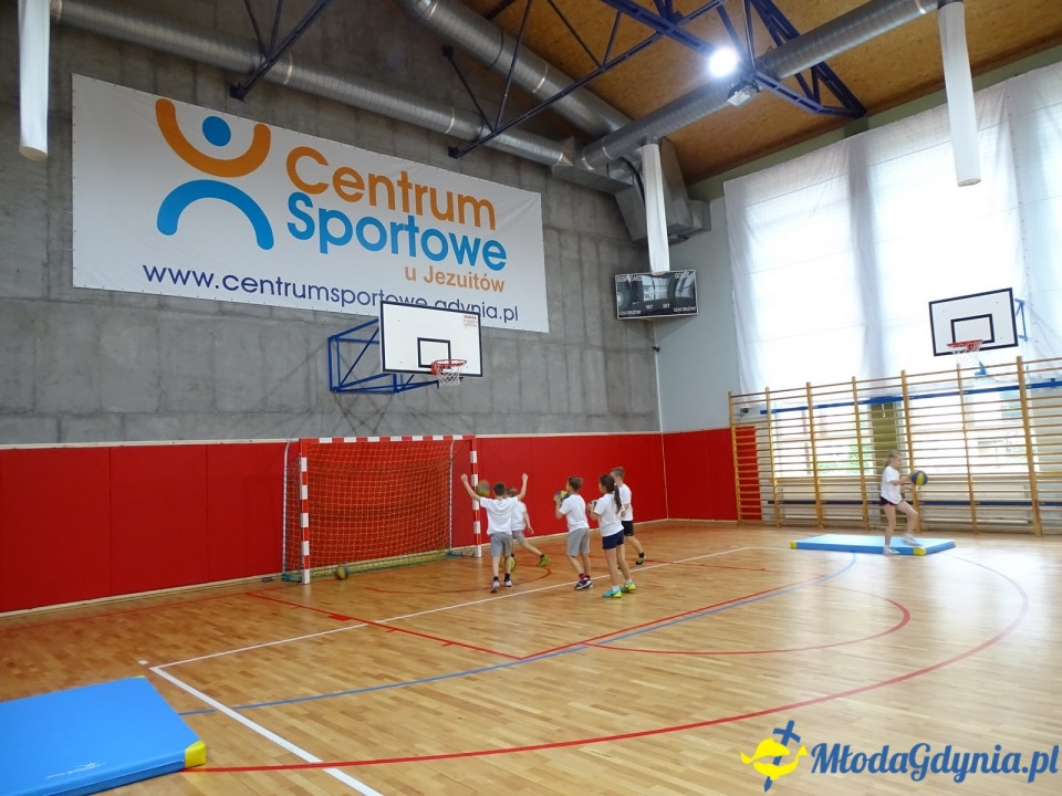 ZSJ - klasa Va SPJ - ćwiczy na nowym sprzęcie