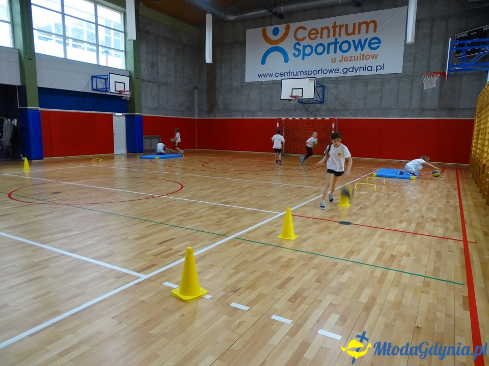 ZSJ - klasa Va SPJ - ćwiczy na nowym sprzęcie