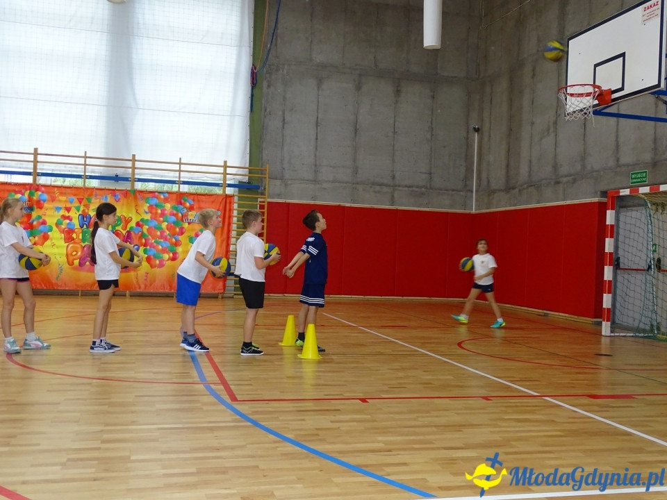 ZSJ - klasa Va SPJ - ćwiczy na nowym sprzęcie