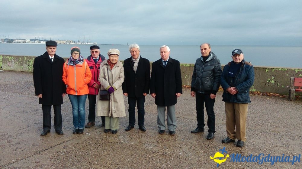 Pomorski Związek Żeglarski uczcił  1 listopada 2017 zmarłych w ostatnim roku żeglarzy