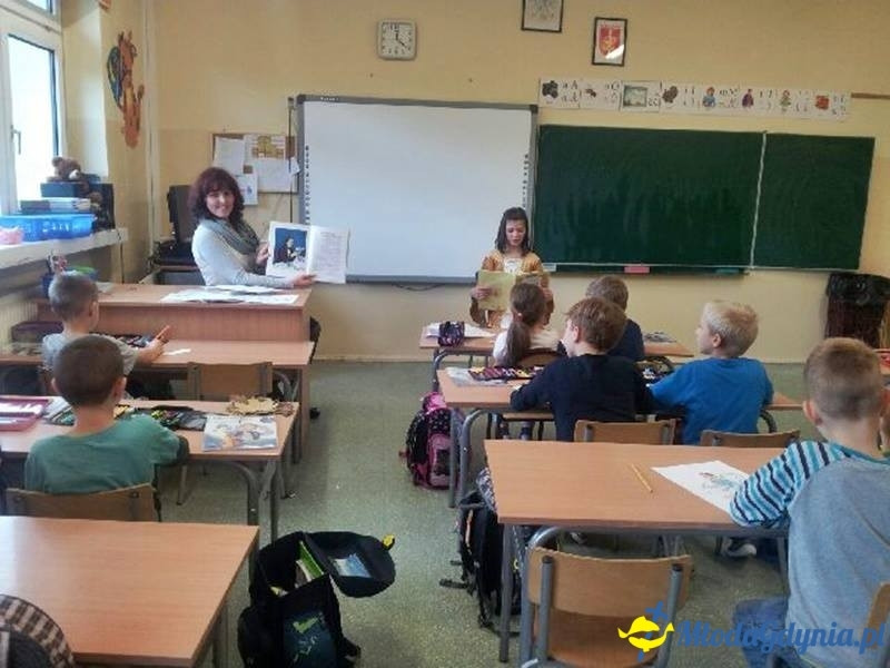 SP 28 - STARSZY CZYTA MŁODSZEMU