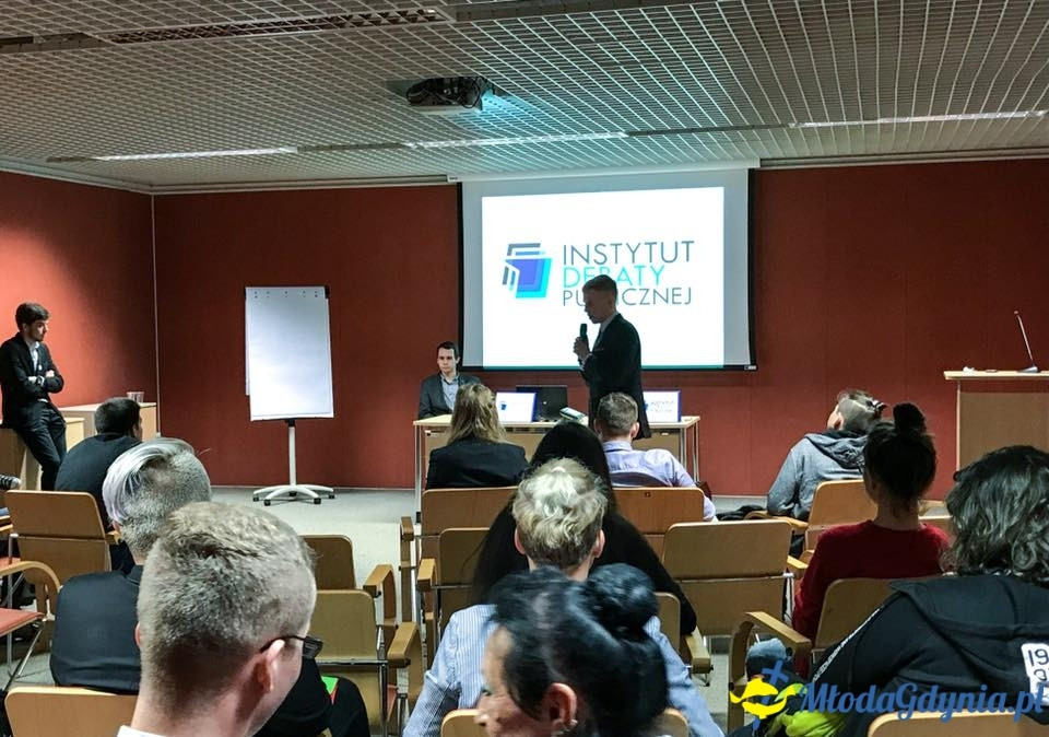 II LO - uczniowie na  warsztatach w ramach Gdyńskiej Akademii Debat,