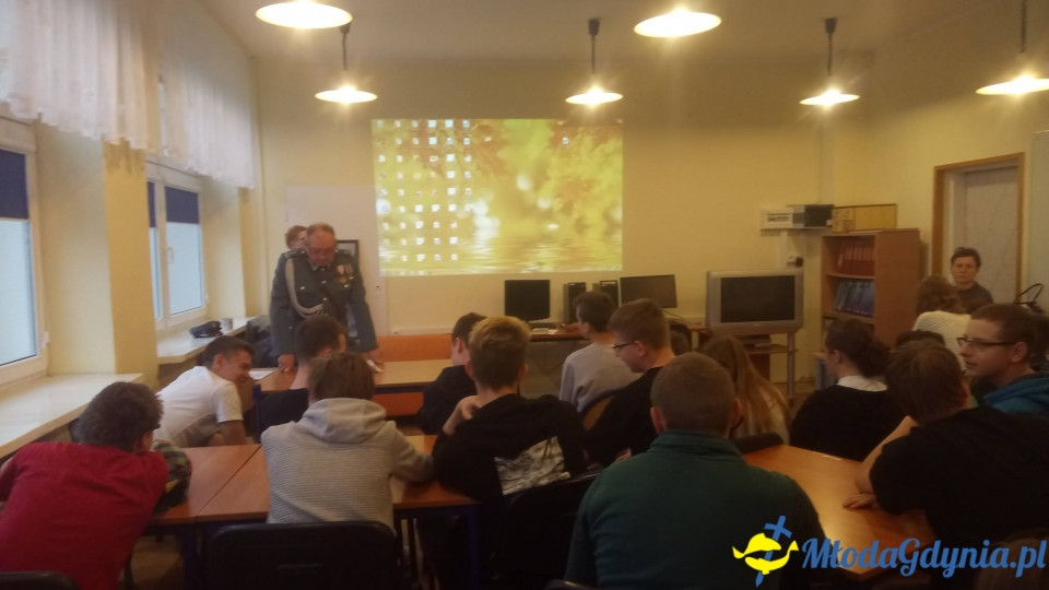 ZSP 2 - SP 42 - Piłsudczycy z okazji Dnia Niepodległości