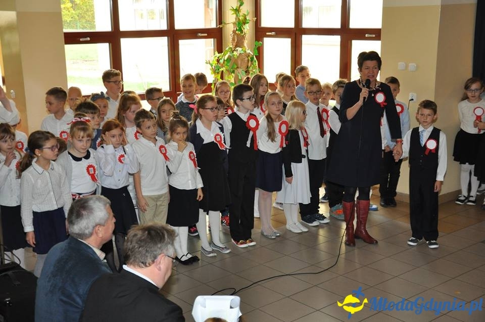 SP 28 - uroczysta akademia z okazji 99 rocznicy odzyskania przez Polskę niepodległości