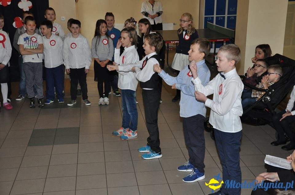 SP 28 - uroczysta akademia z okazji 99 rocznicy odzyskania przez Polskę niepodległości