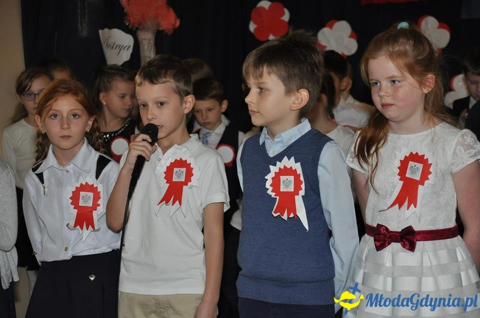 SP 28 - uroczysta akademia z okazji 99 rocznicy odzyskania przez Polskę niepodległości