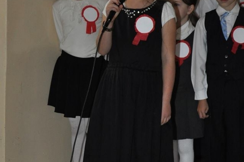 SP 28 - uroczysta akademia z okazji 99 rocznicy odzyskania przez Polskę niepodległości