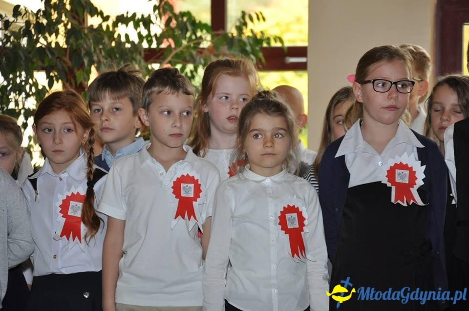 SP 28 - uroczysta akademia z okazji 99 rocznicy odzyskania przez Polskę niepodległości