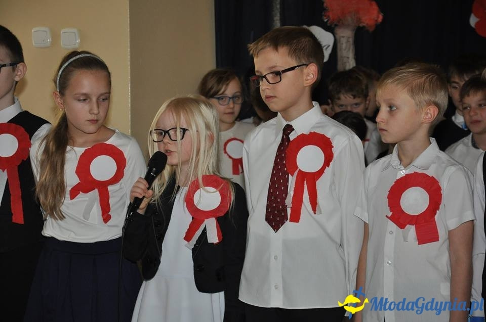 SP 28 - uroczysta akademia z okazji 99 rocznicy odzyskania przez Polskę niepodległości