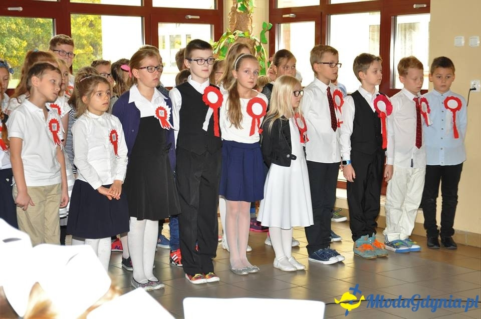 SP 28 - uroczysta akademia z okazji 99 rocznicy odzyskania przez Polskę niepodległości