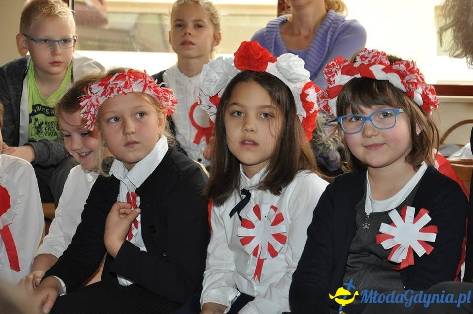 SP 28 - uroczysta akademia z okazji 99 rocznicy odzyskania przez Polskę niepodległości