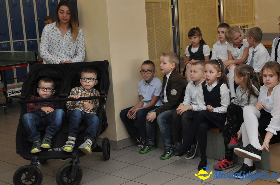 SP 28 - uroczysta akademia z okazji 99 rocznicy odzyskania przez Polskę niepodległości