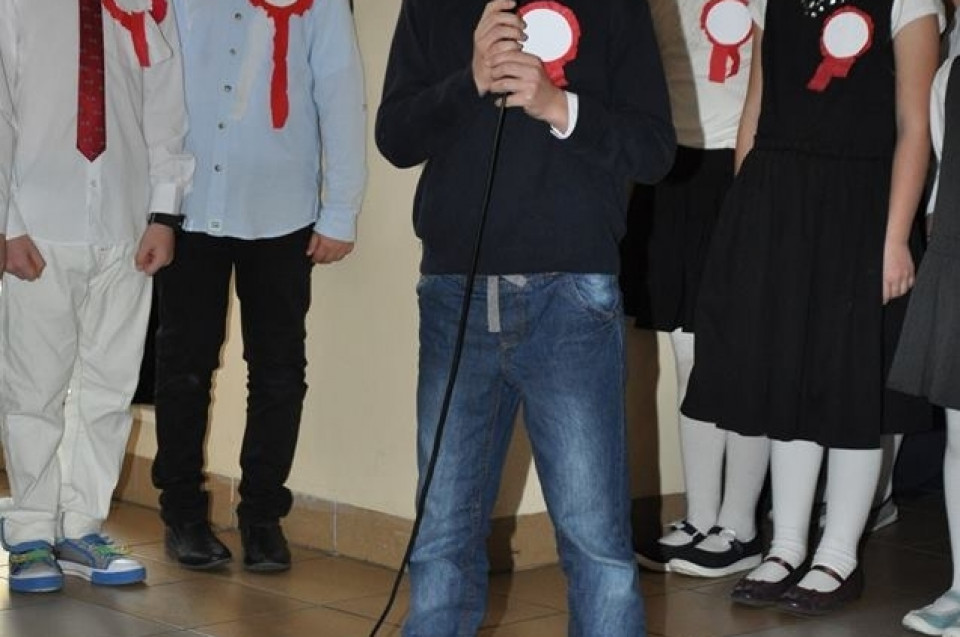 SP 28 - uroczysta akademia z okazji 99 rocznicy odzyskania przez Polskę niepodległości