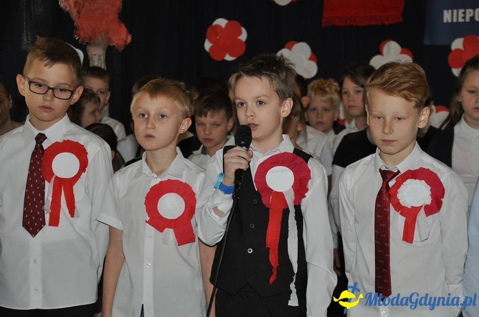 SP 28 - uroczysta akademia z okazji 99 rocznicy odzyskania przez Polskę niepodległości