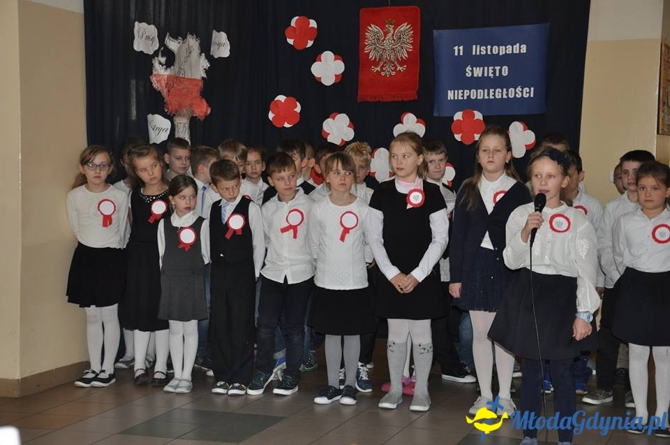 SP 28 - uroczysta akademia z okazji 99 rocznicy odzyskania przez Polskę niepodległości