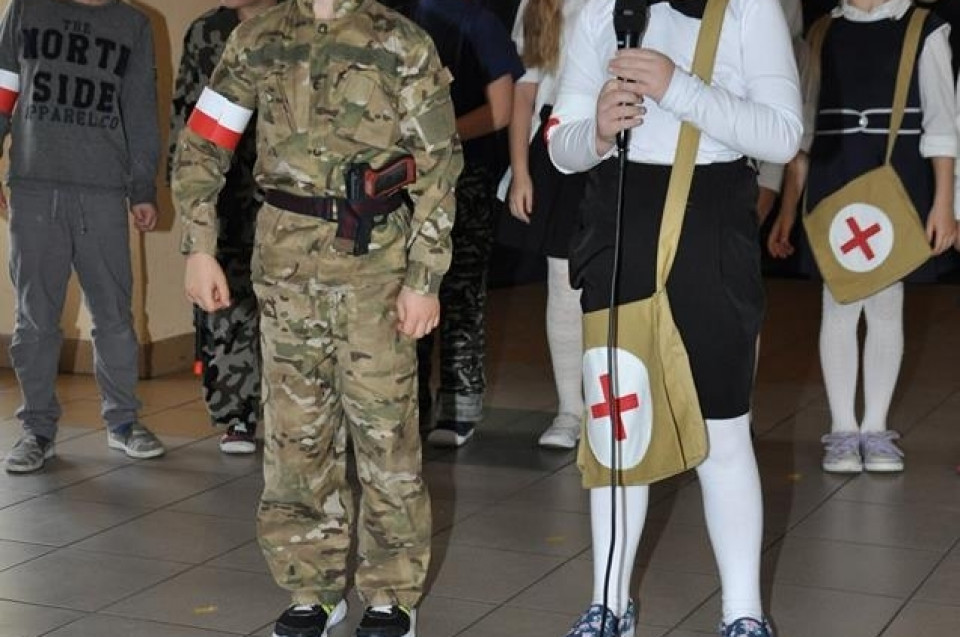 SP 28 - uroczysta akademia z okazji 99 rocznicy odzyskania przez Polskę niepodległości