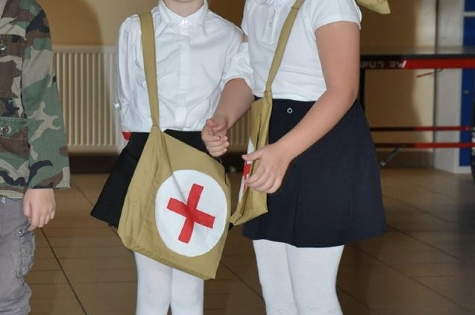 SP 28 - uroczysta akademia z okazji 99 rocznicy odzyskania przez Polskę niepodległości