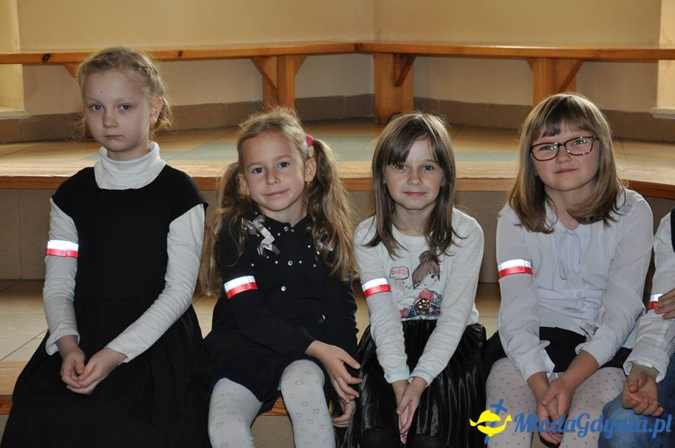 SP 28 - uroczysta akademia z okazji 99 rocznicy odzyskania przez Polskę niepodległości