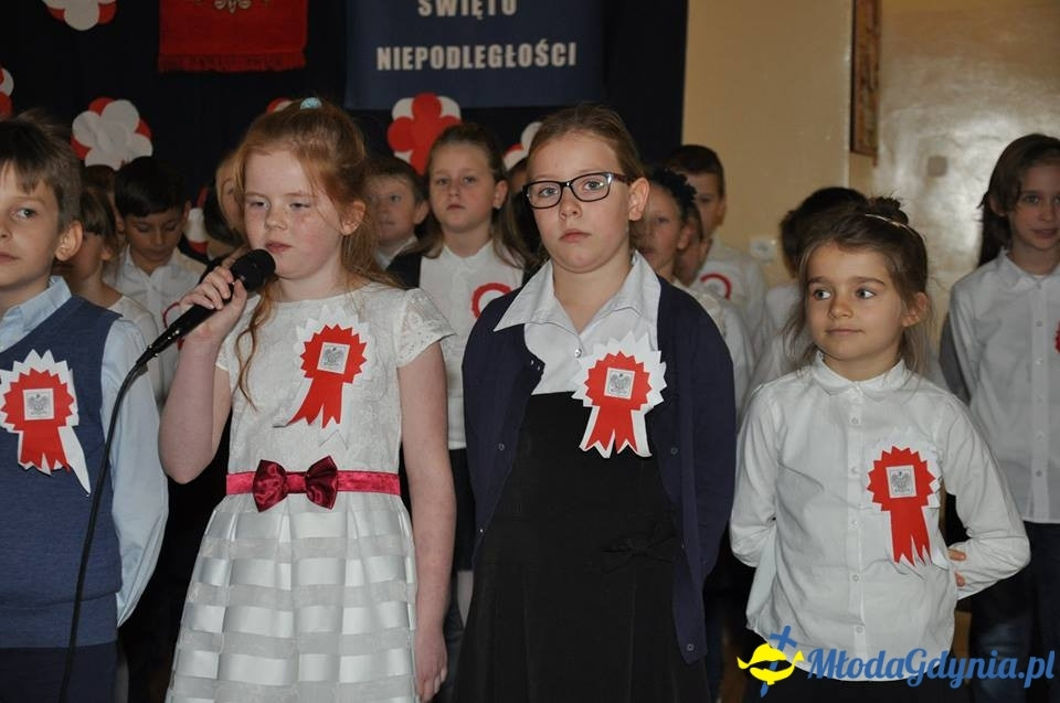 SP 28 - uroczysta akademia z okazji 99 rocznicy odzyskania przez Polskę niepodległości