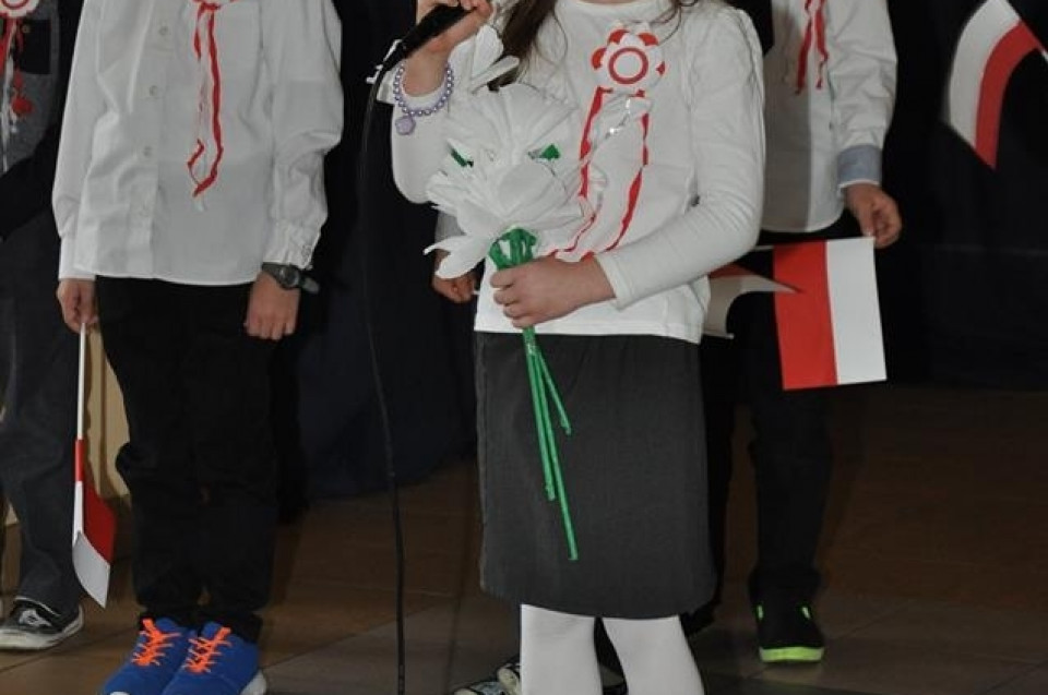 SP 28 - uroczysta akademia z okazji 99 rocznicy odzyskania przez Polskę niepodległości